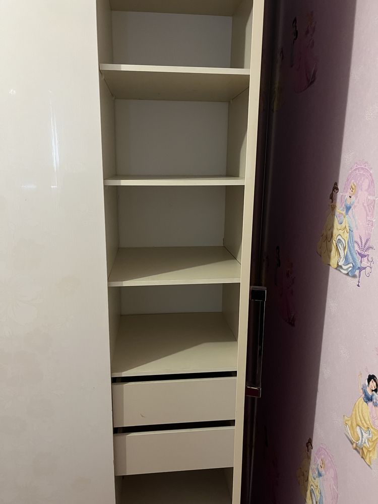 Продается шифоньер и кровать для детской.