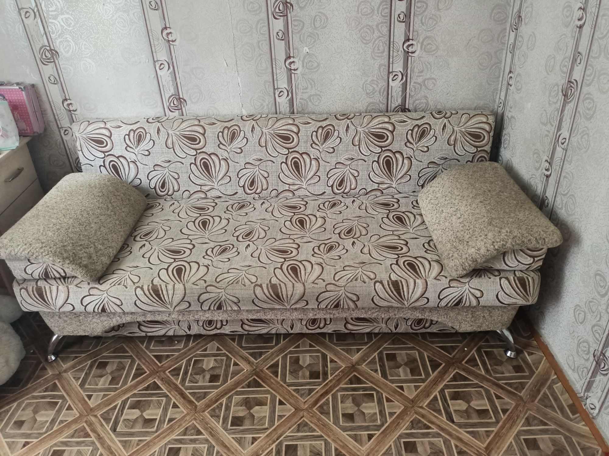 Продам диван.в хорошем состоянии.