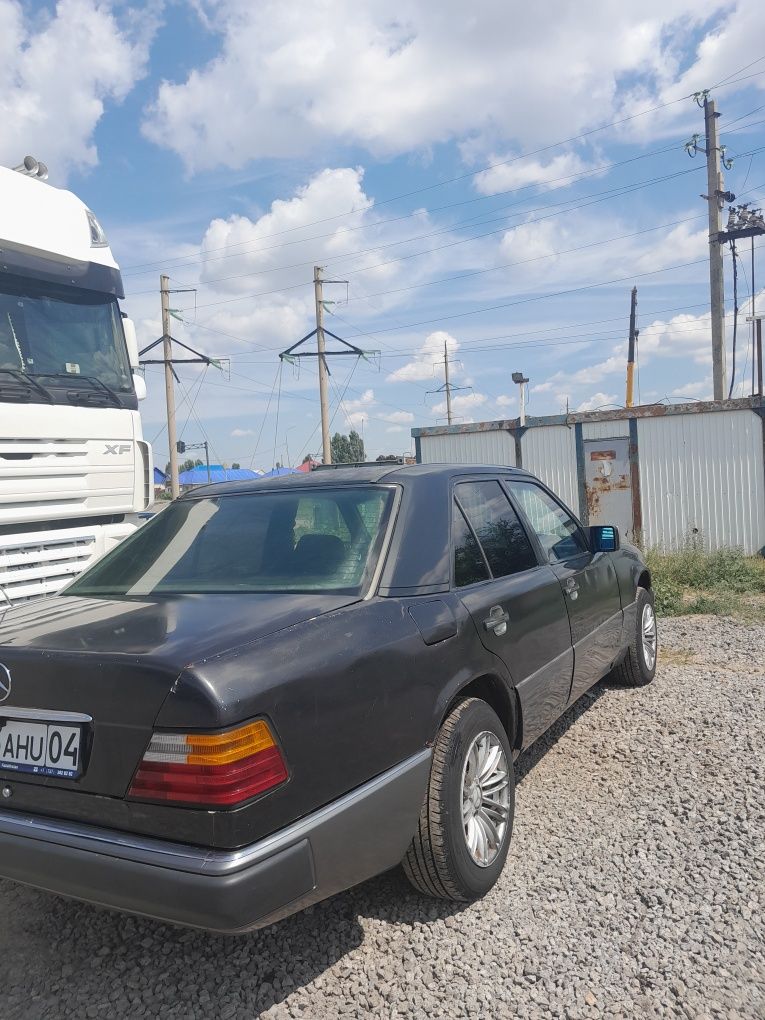 Машина мерс Е200 под ешка