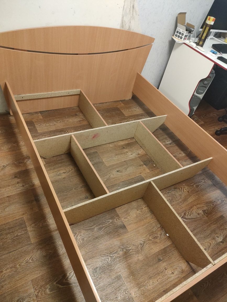 Кровать двуспальная шир. 1.40 м