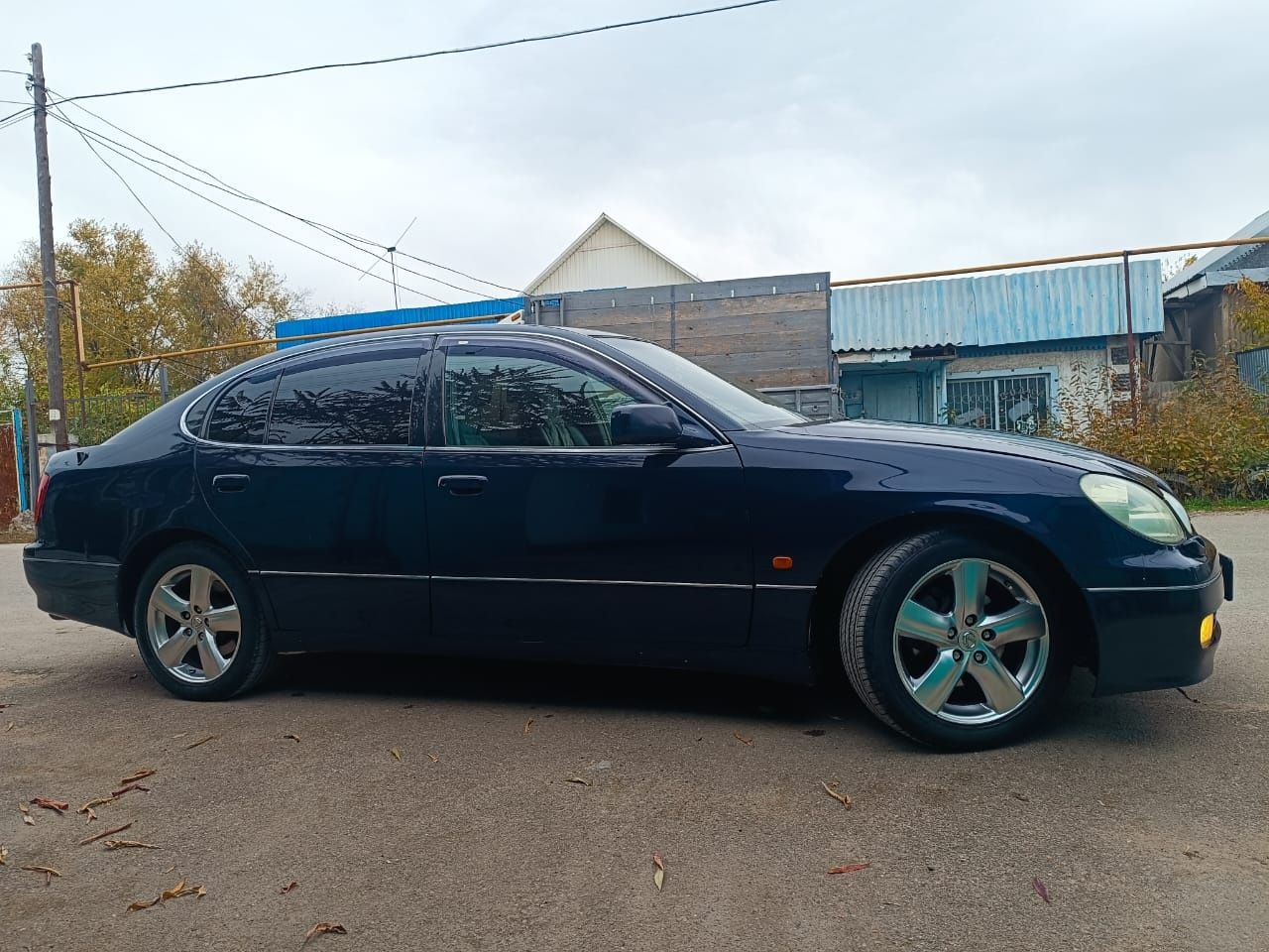 Машина Lexus JS300