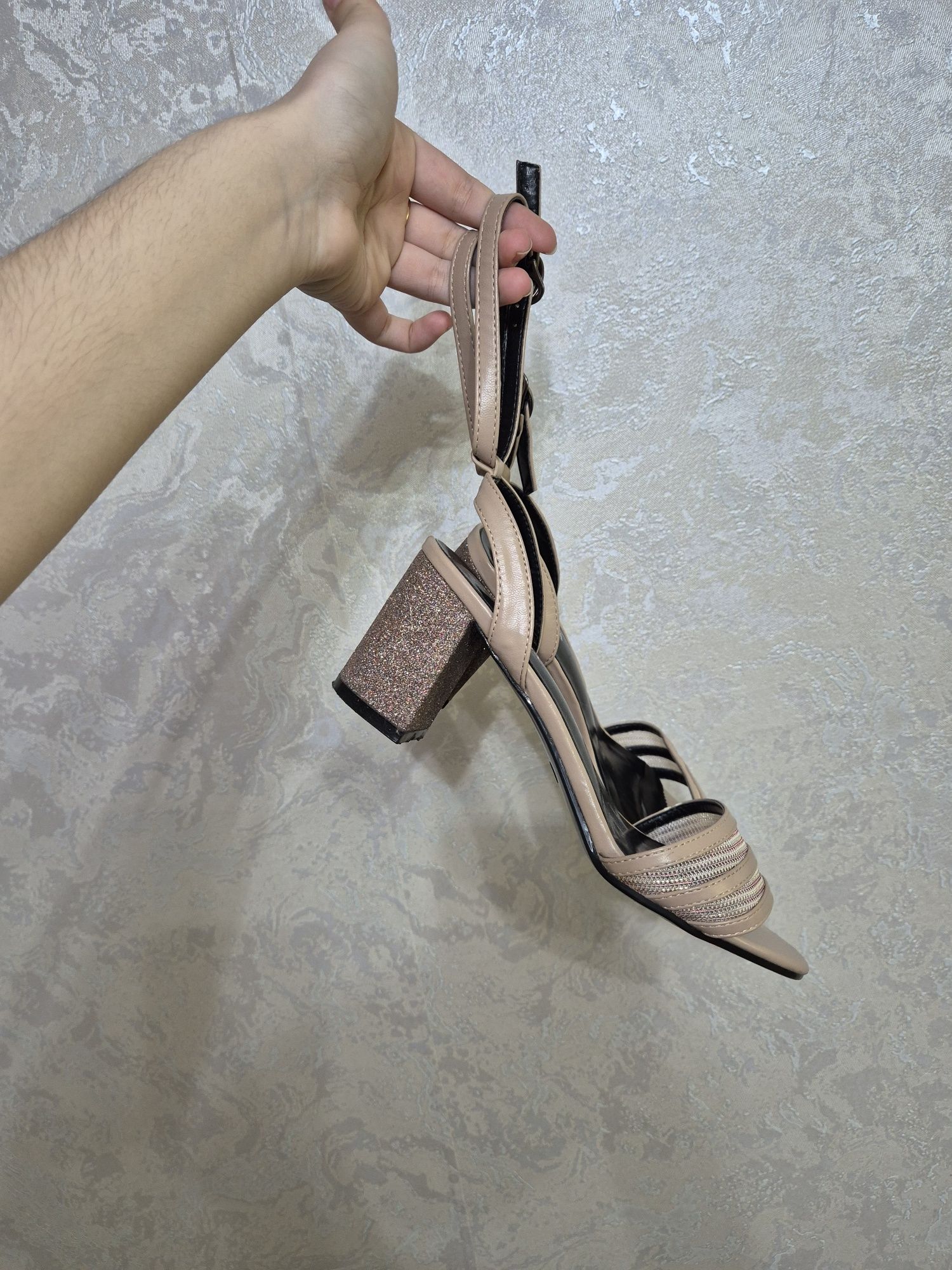 Босоножки женские