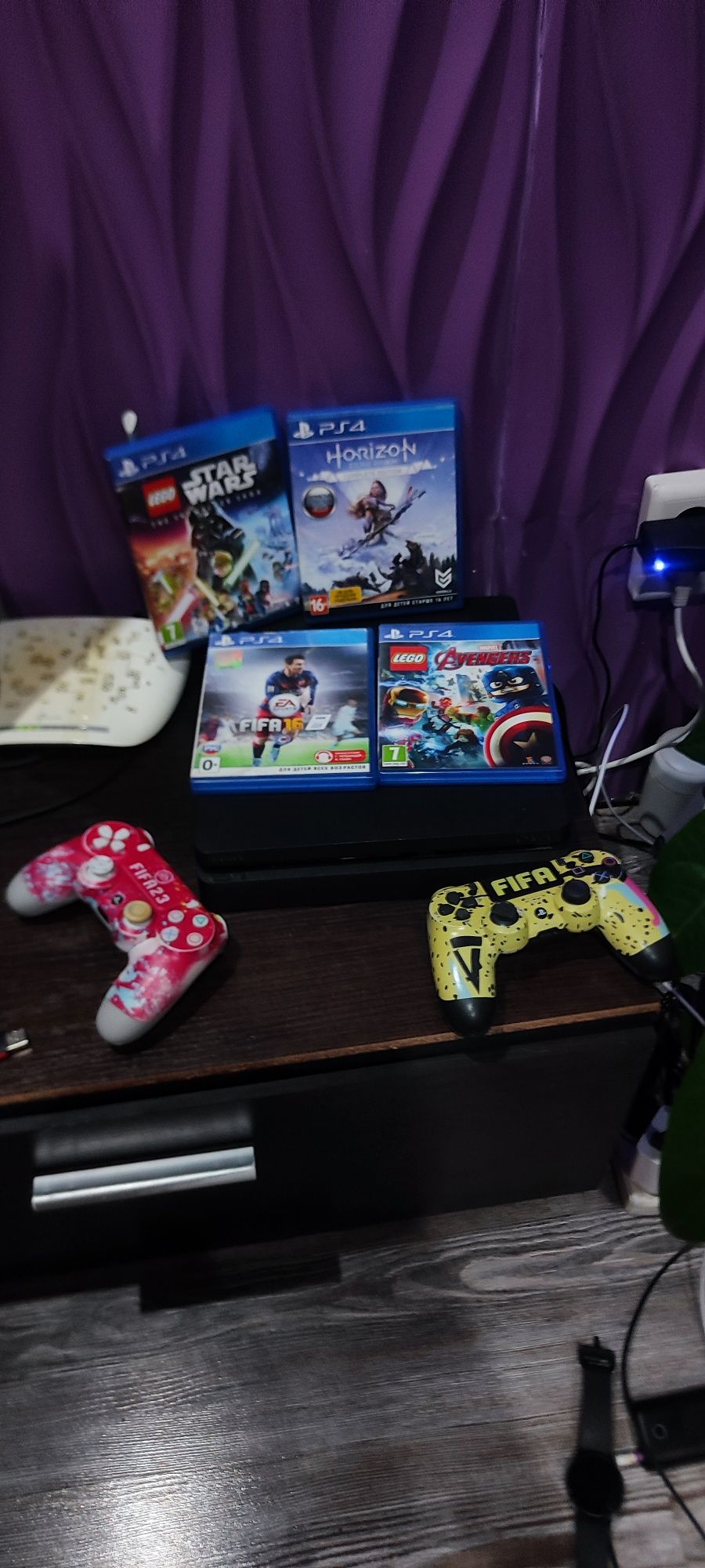Playstation 4 slim в отличном состоянии