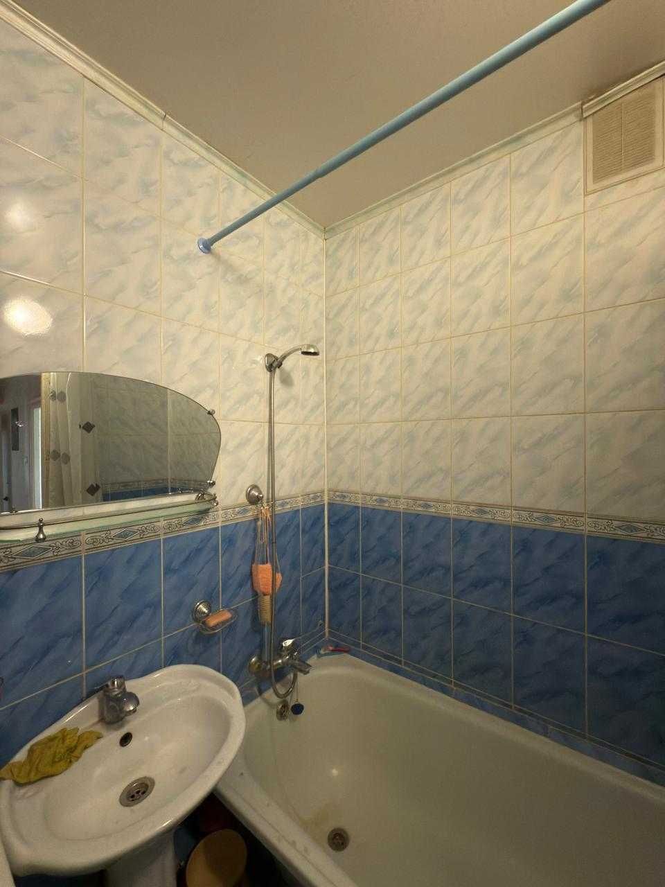 продается 2 ком квартира район 3 школа