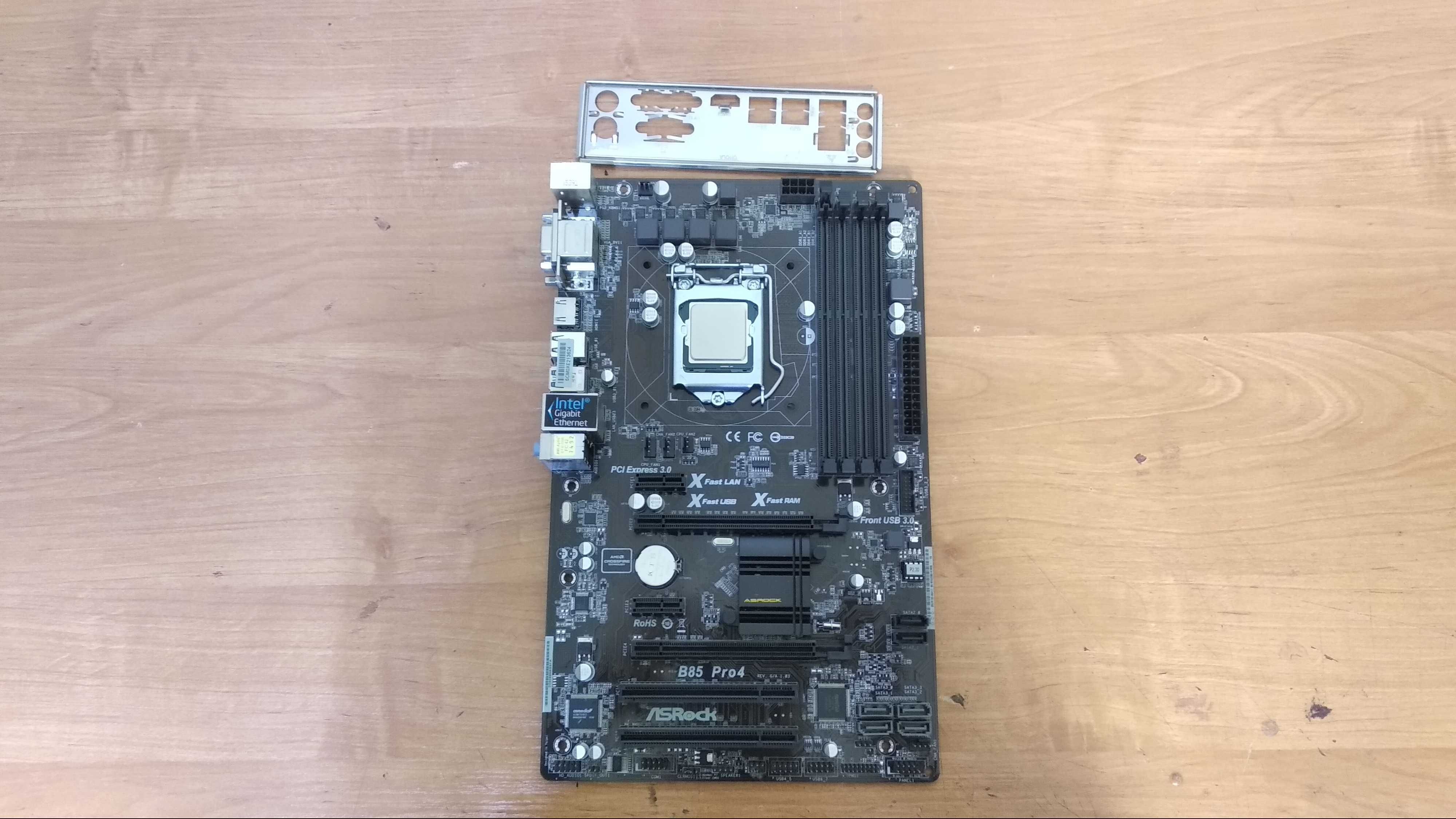 Материнская плата ASRock B85 Pro4. Socket 1150