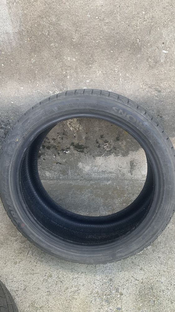 Шины зимние 245/40/19