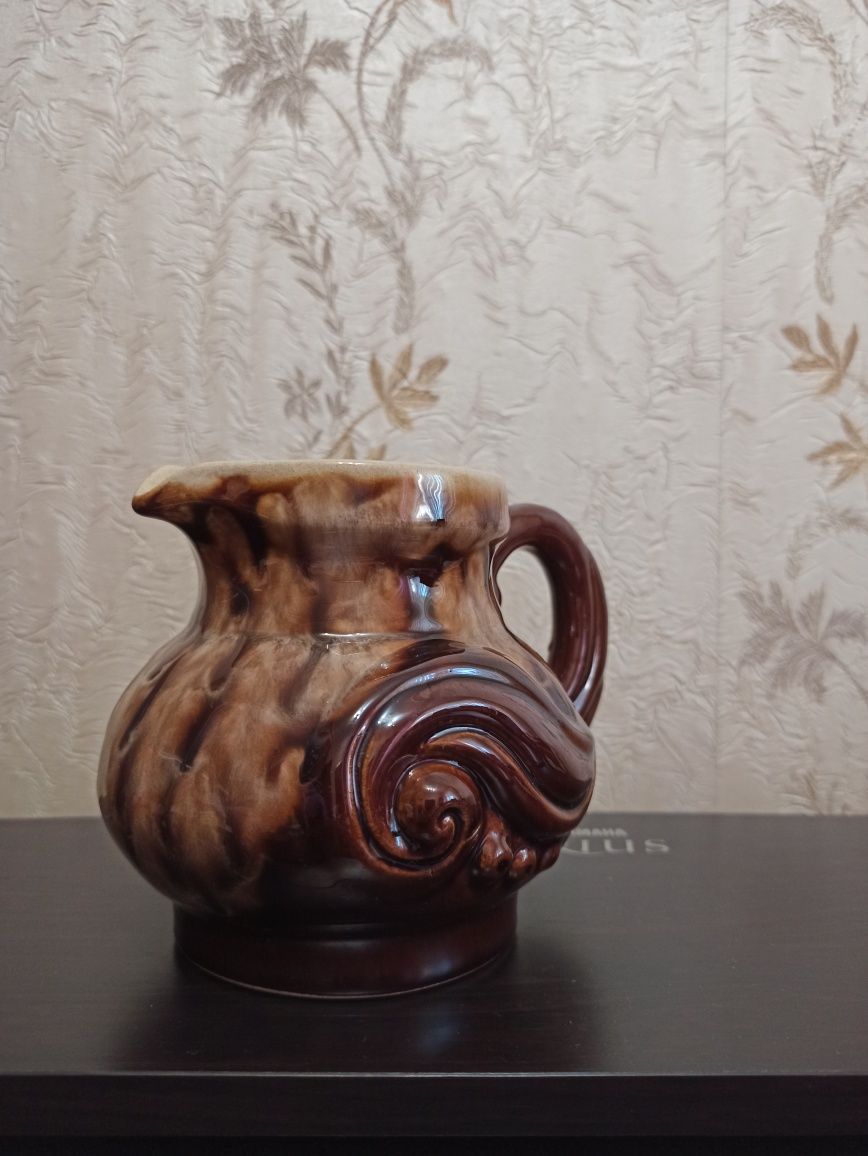 Продам новые, керамические чайник и кружки.