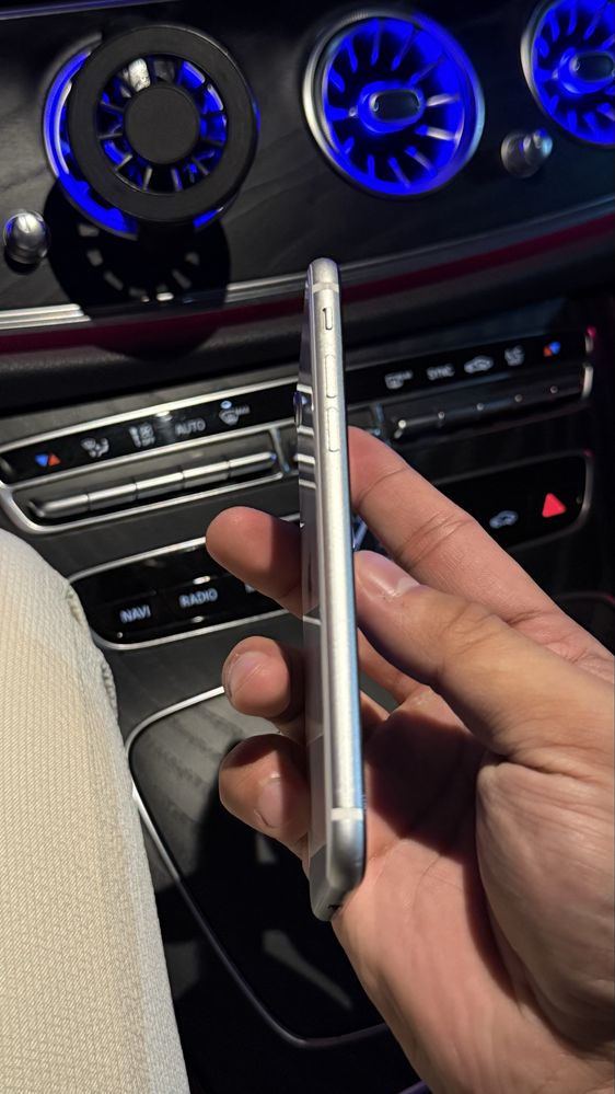 iPhone SE 2020 2 поколение