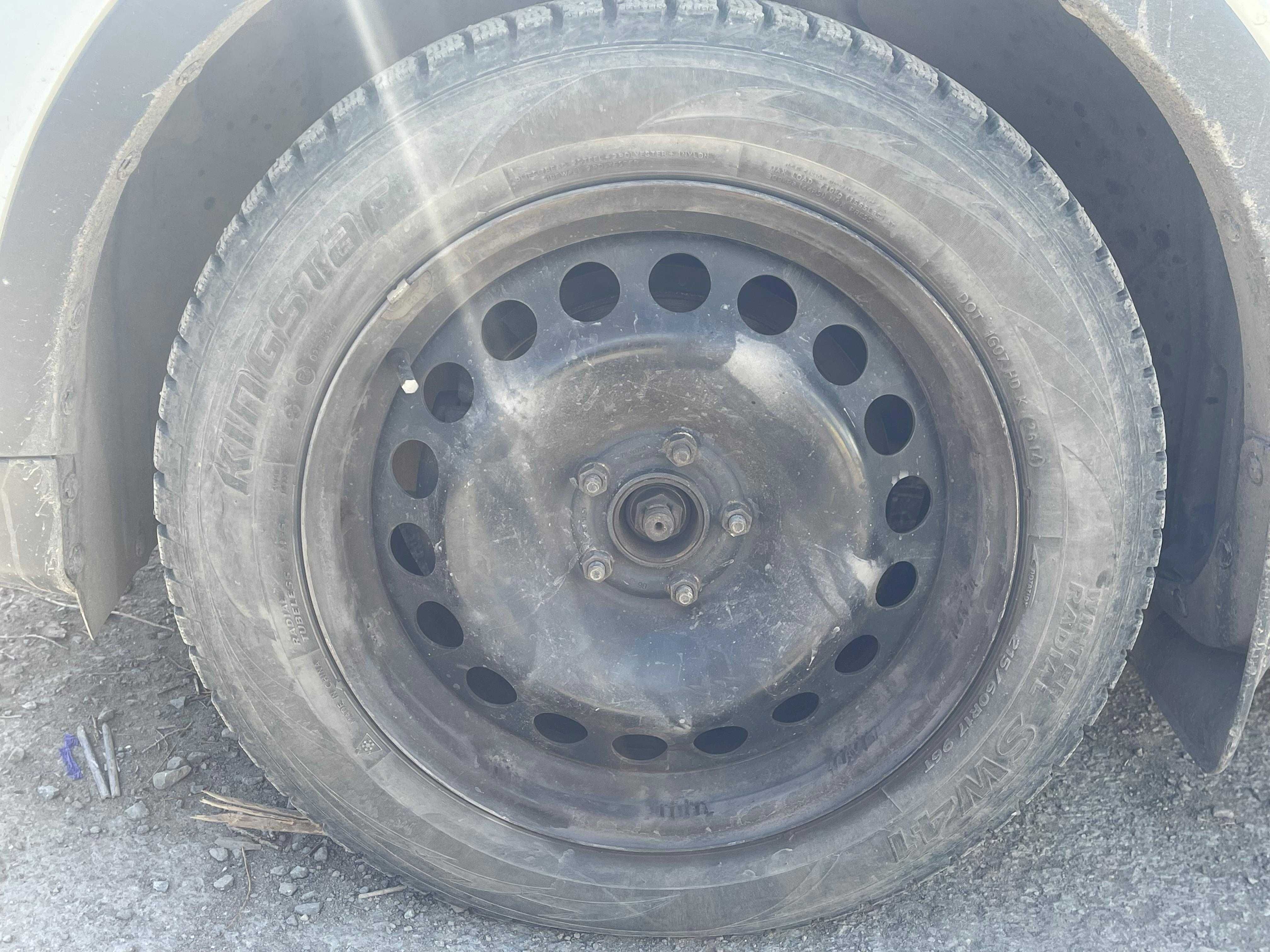 Шины зимние шипованные 215/60 R17 KingStar SW41