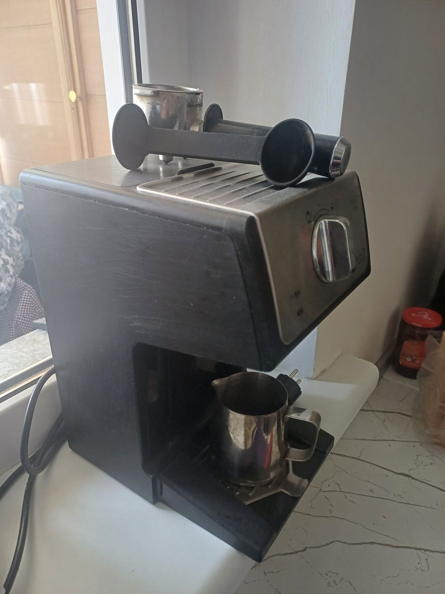 Продам кофеварку Delonghi ECP 31.21  с кофемолкой