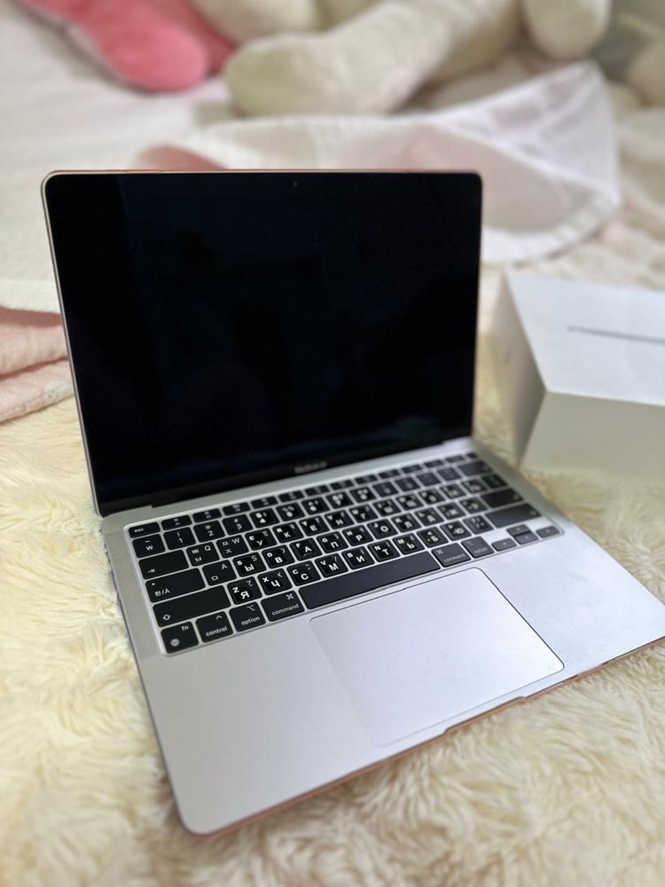 Продам MacBook Air M1 (2021) | 8GB RAM | 256GB SSD