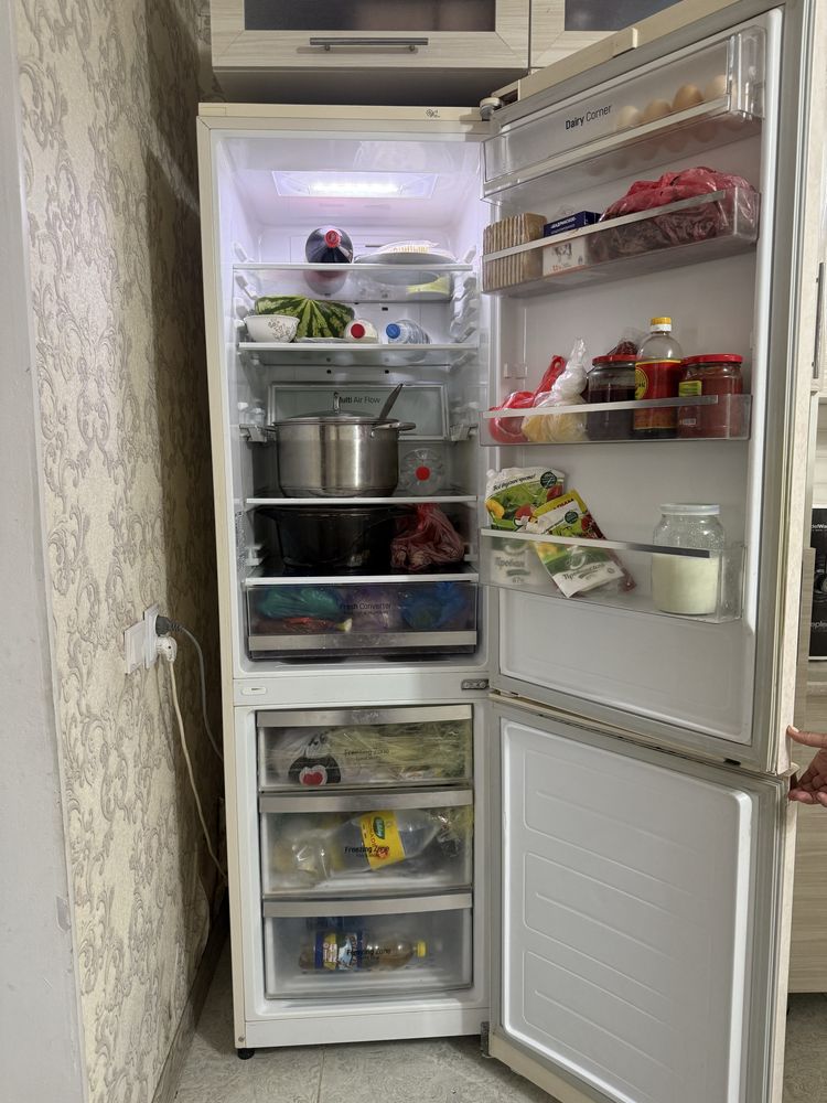 Продается холодильник LG