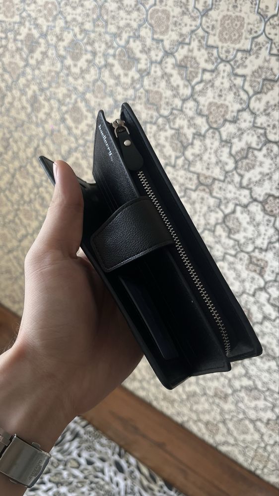 Продам хороший вместимый кошелек/ портмоне