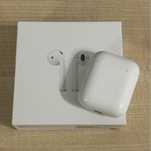 Airpods 2, white