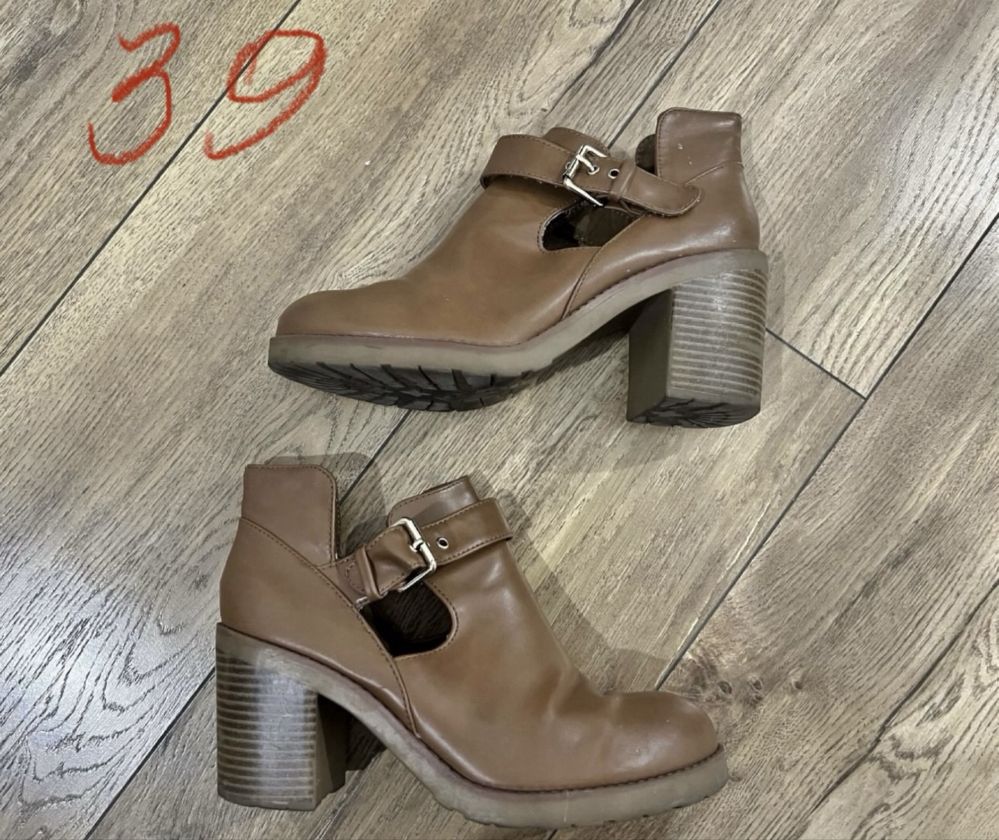 Бесплатно сапоги Ботинки женские 38-39