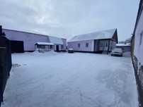 На одном земельном участке продаются два дома и магазин