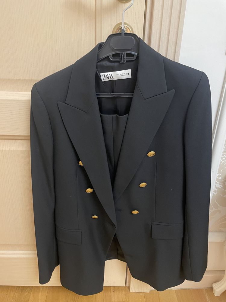 Офисные костюмы Zara