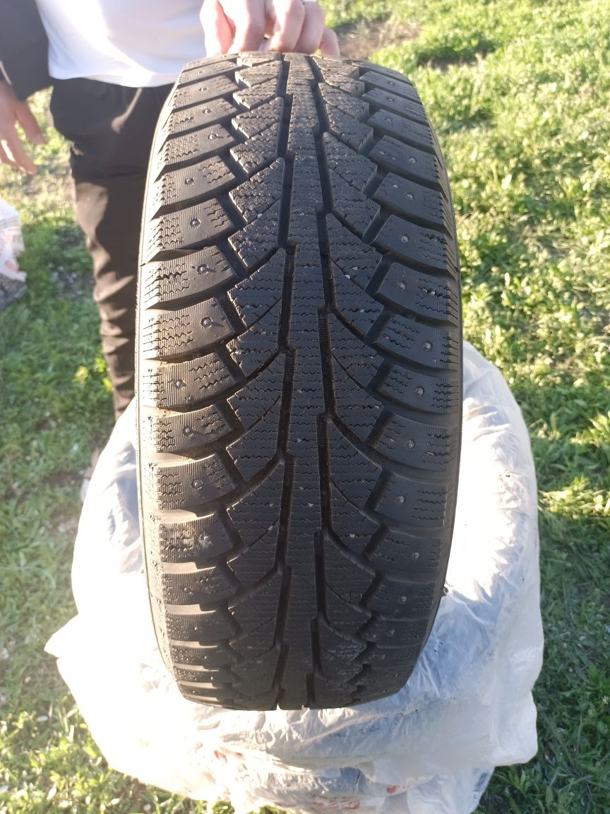 Продам комплект колес с дисками