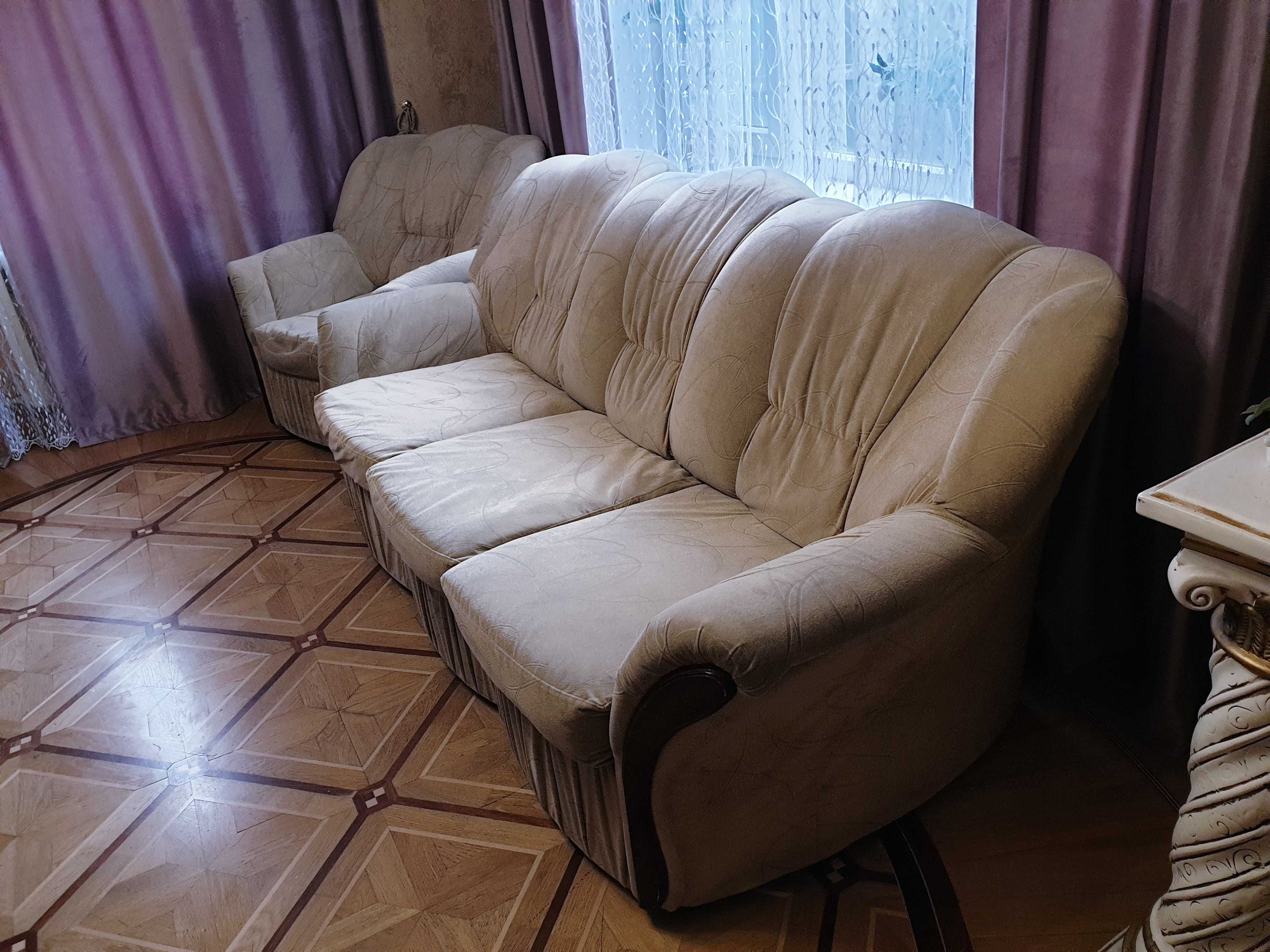 Продаётся диван-кровать + 2 кресла
