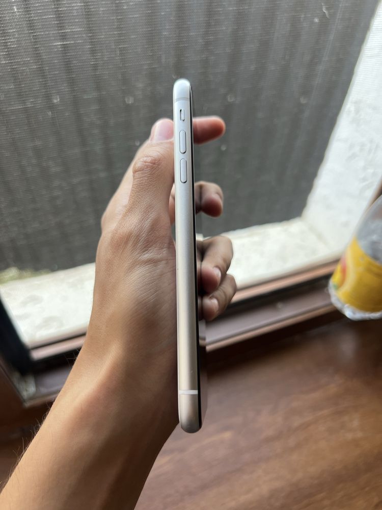 iPhone XR 128gb в идеальном состоянии