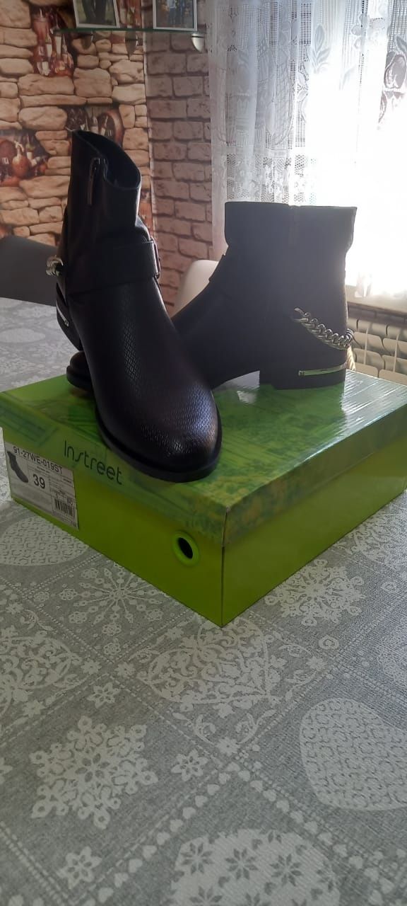 Продам, женские осенние ботинки, размер 39