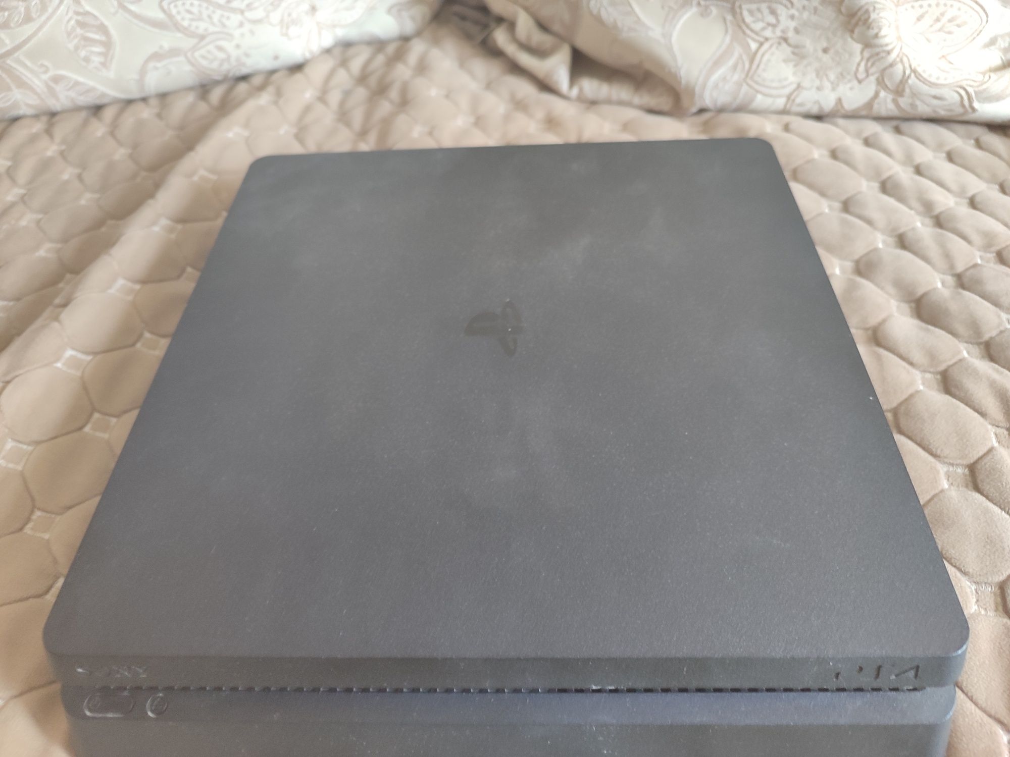 продам Sony PlayStation 4 slim, 1 ТБ в идеальном состоянии