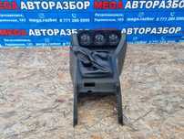 Дополнительный щиток приборов Audi 80.