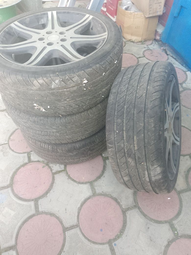 Продам резину летнюю размер  245/40/19