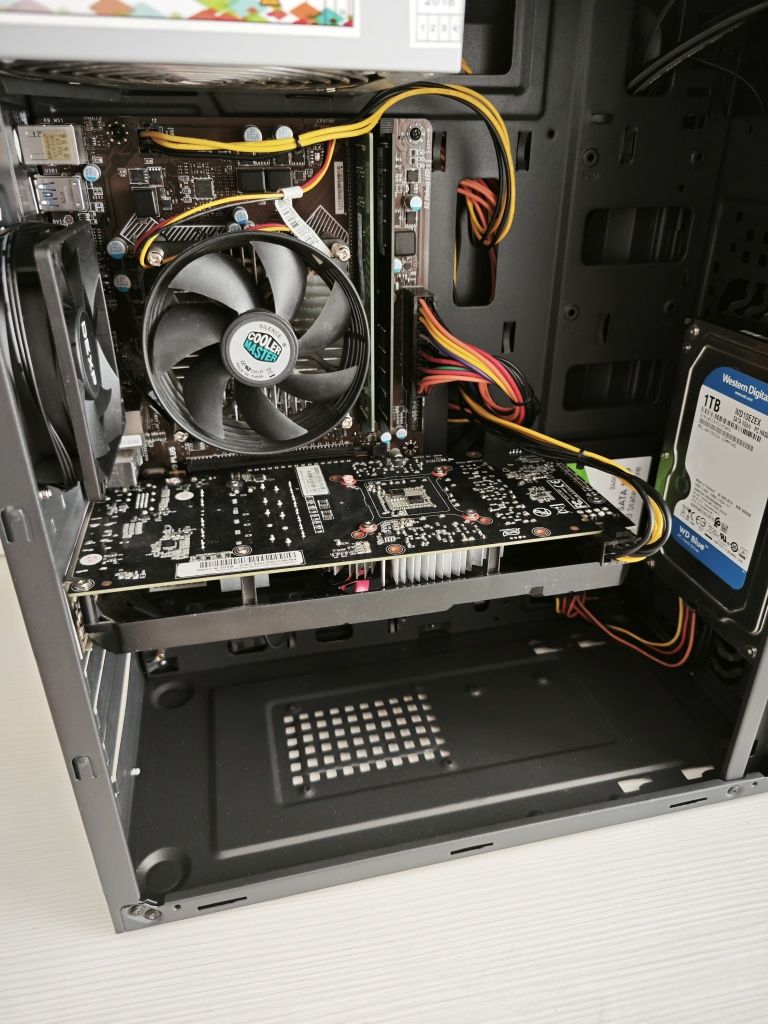 Продам сис. блок Core i5-7400/16GB/1060 3GB/256 SSD/1TB HDD