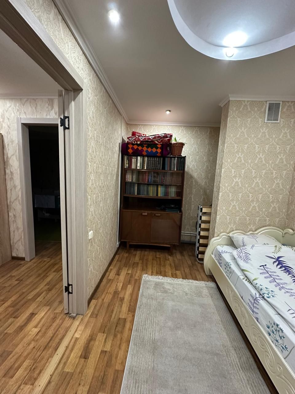 3 комн Командированным,Центр,Достык молл