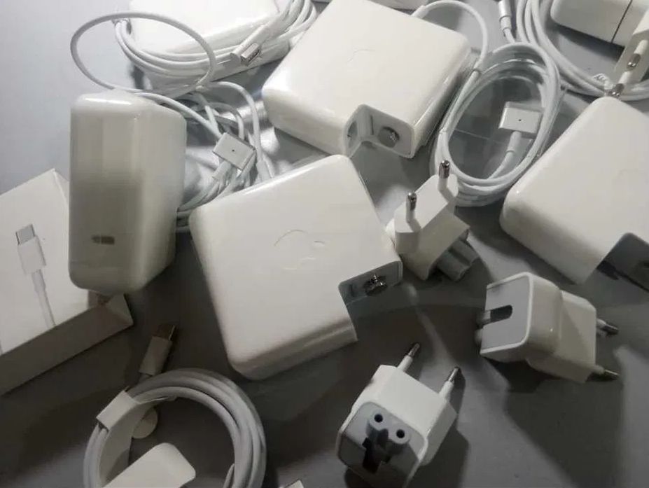 на MacBook под 60W - зарядка, блок питания на макбук