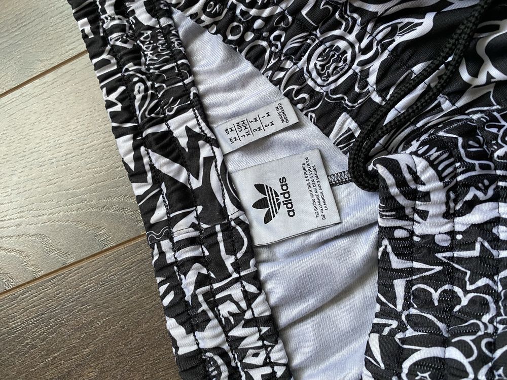 Продам оригинальные штаны Adidas лимитированной коллекции