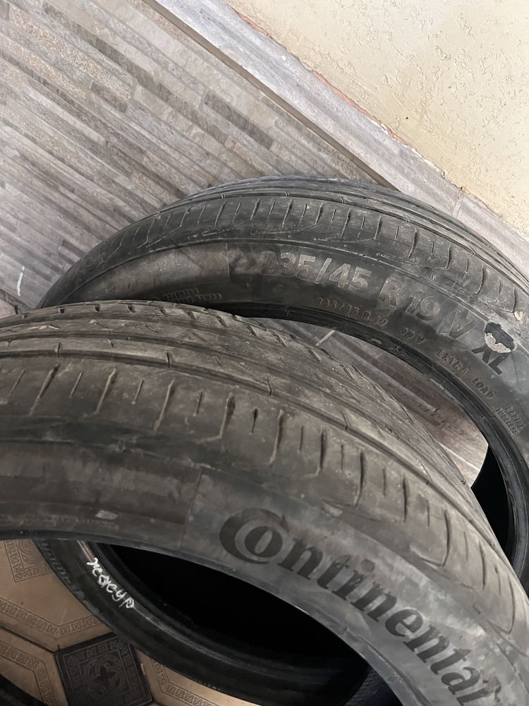 Continental 235/45/19 2шт