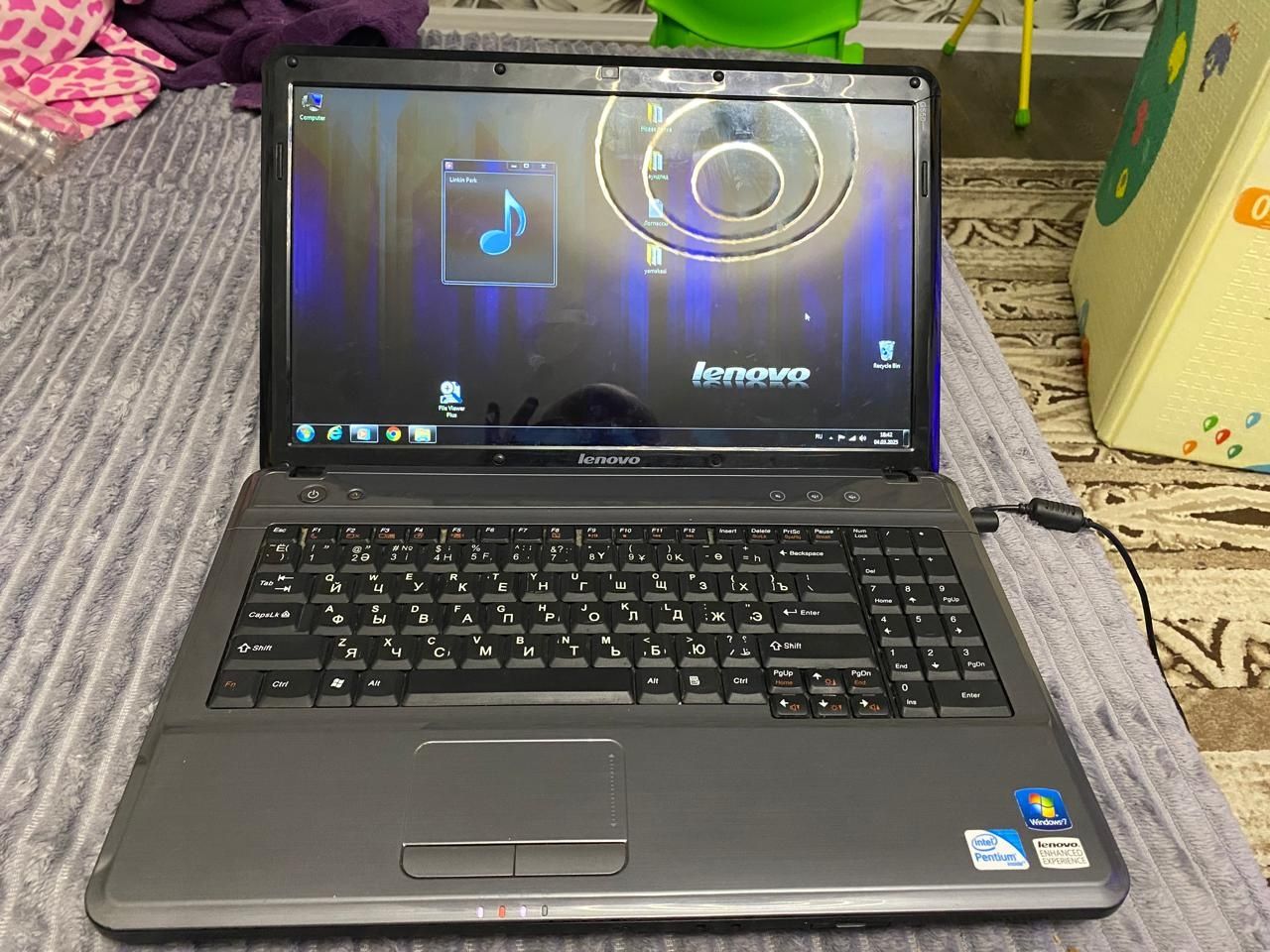 Ноутбук марки Lenovo