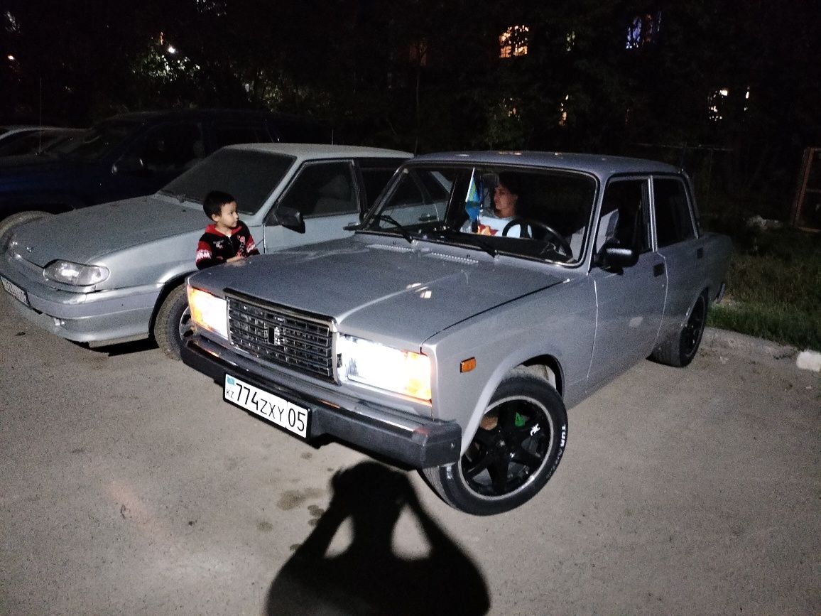 Машина лада 2107