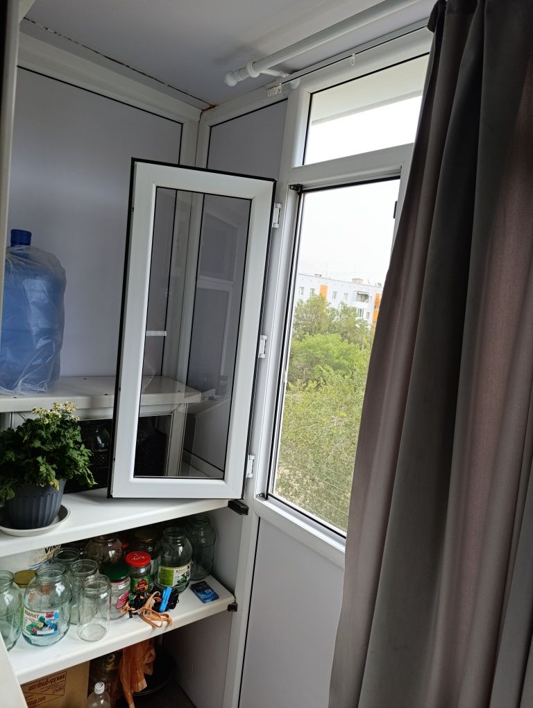 Продам двух комнатную квартиру .