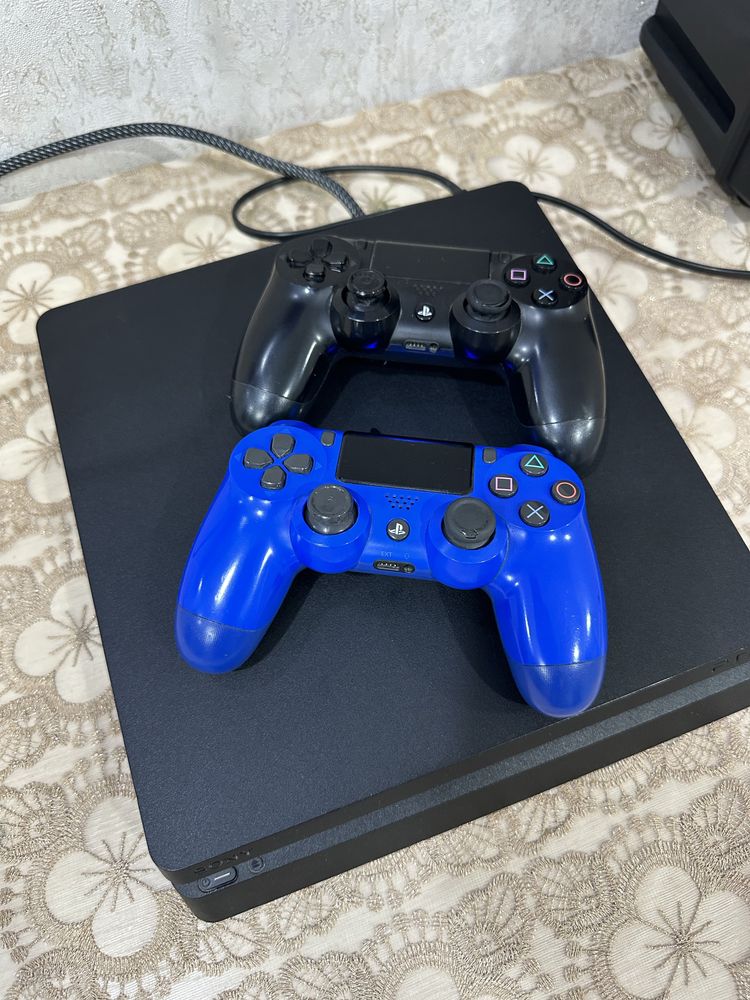 Продам PS4 SLIM 512гб (2джойстик) в хорошом состоянии , Обмен нету