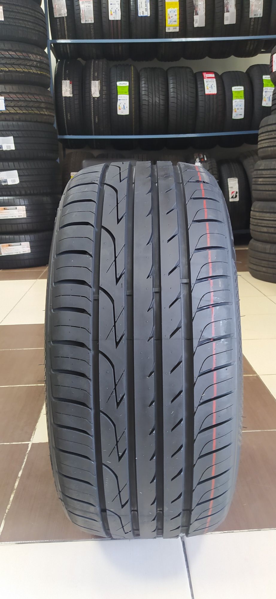 245/45R18 100W Three-A P606