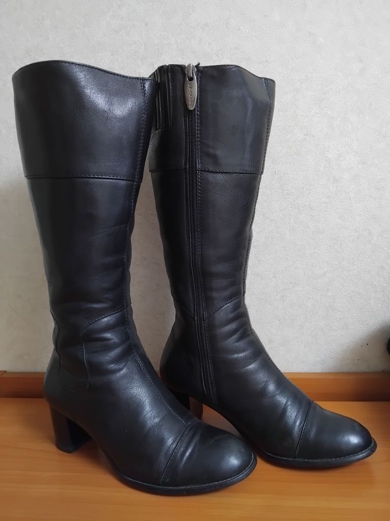 Продам кожанные сапоги. Зимние Размер 35 .Одевала пару раз. Новые.