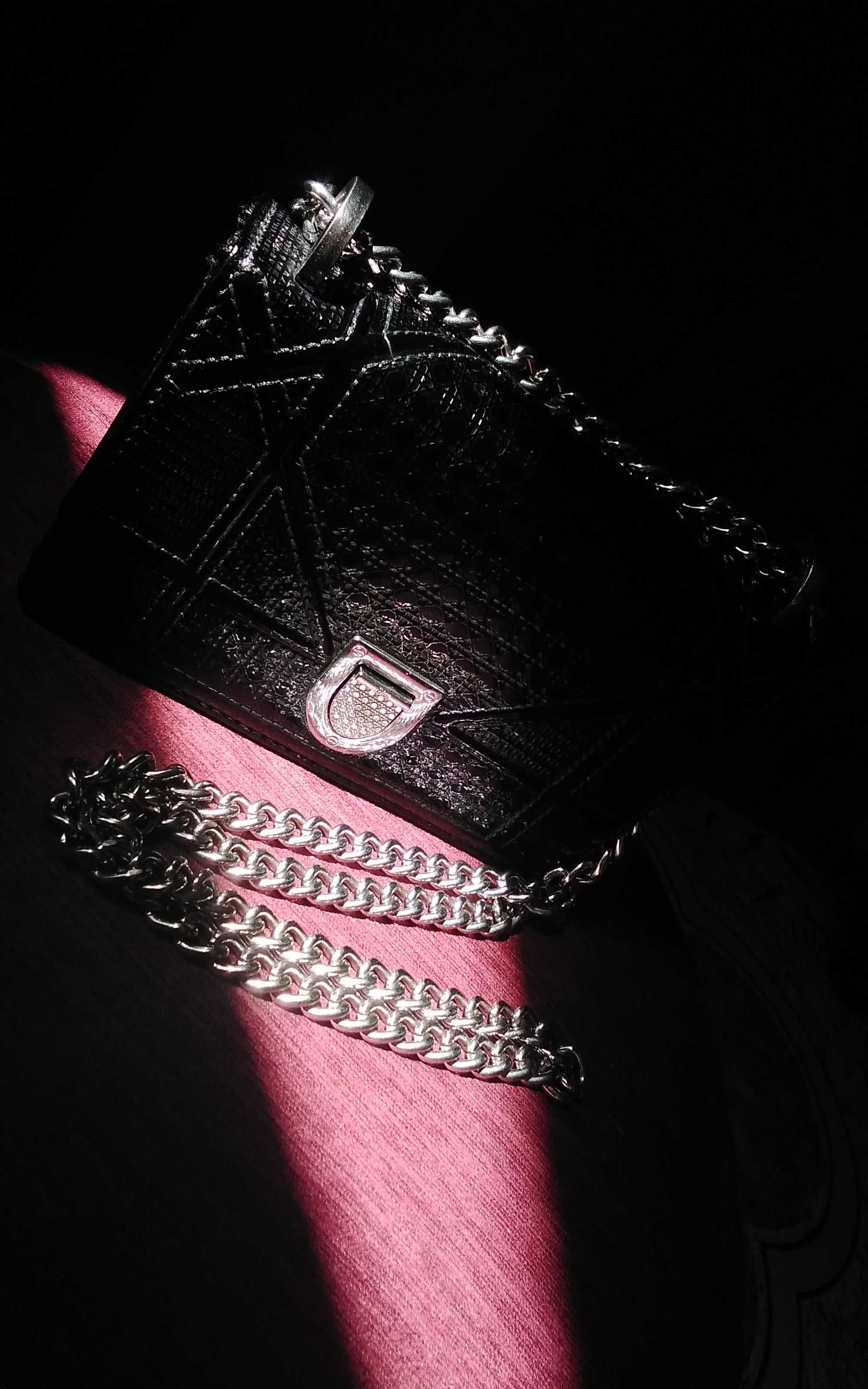 Сумка dior новая сумочка,  есть также другие клатчи