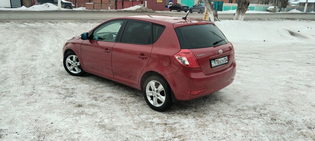 Продам Киа Сид 2010 г, срочно, машина в кредите