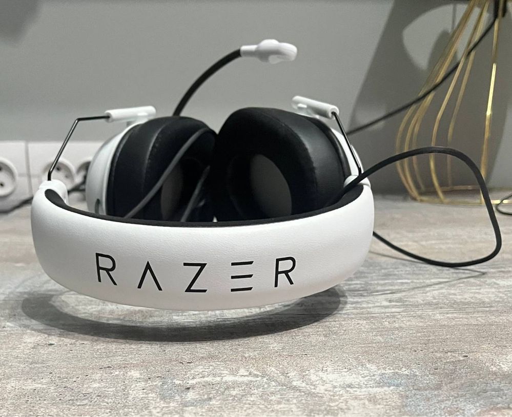 Наушники Razer Blackshark v2 x белые в хорошем состоянии