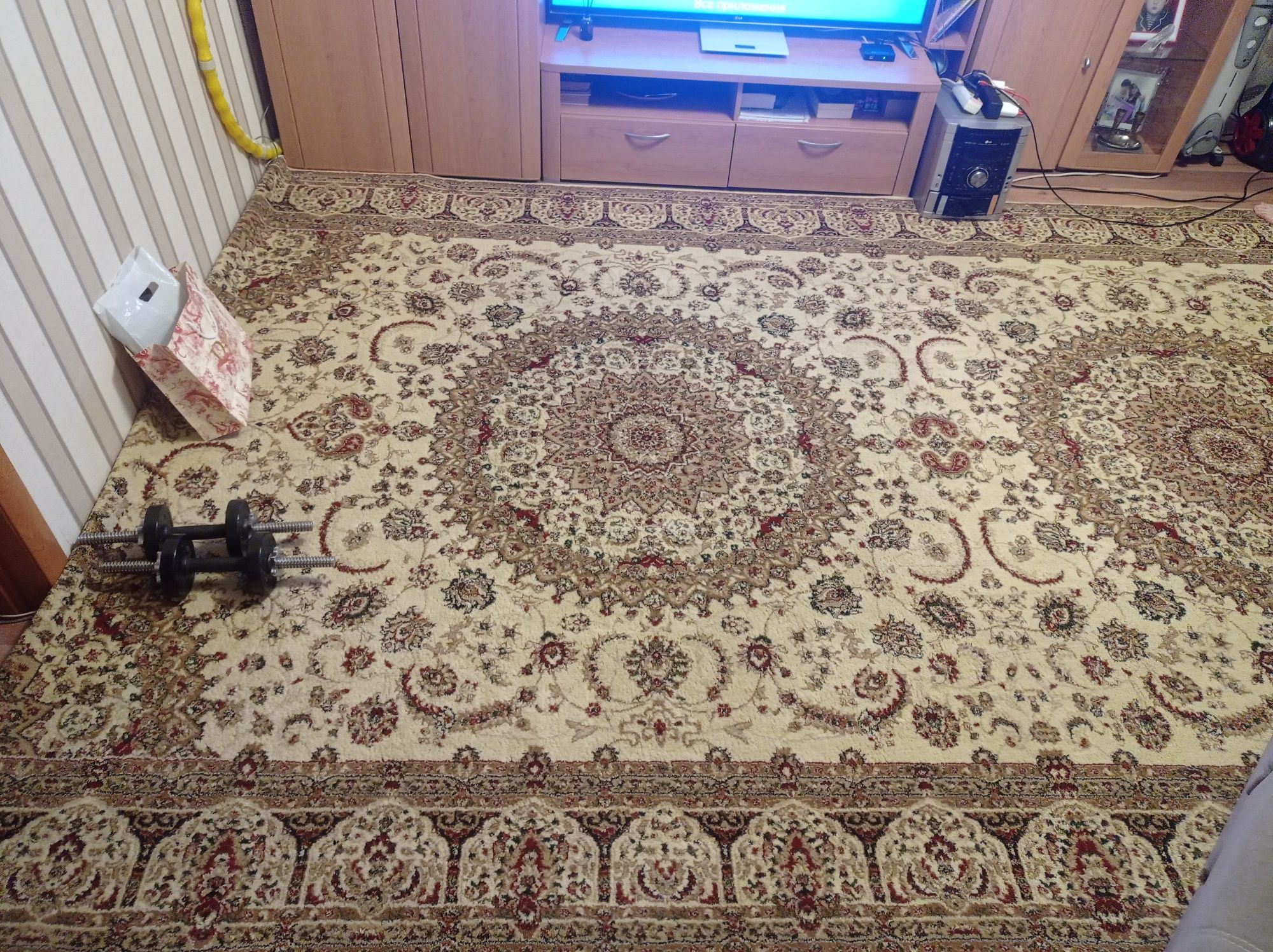 Продам ковёр, чистый в отличном состоянии, гарантирую