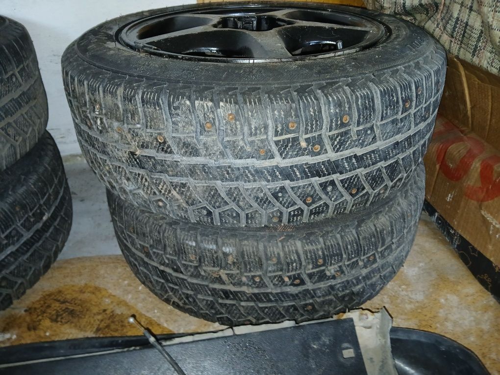 Продам зимние шины в комплекте