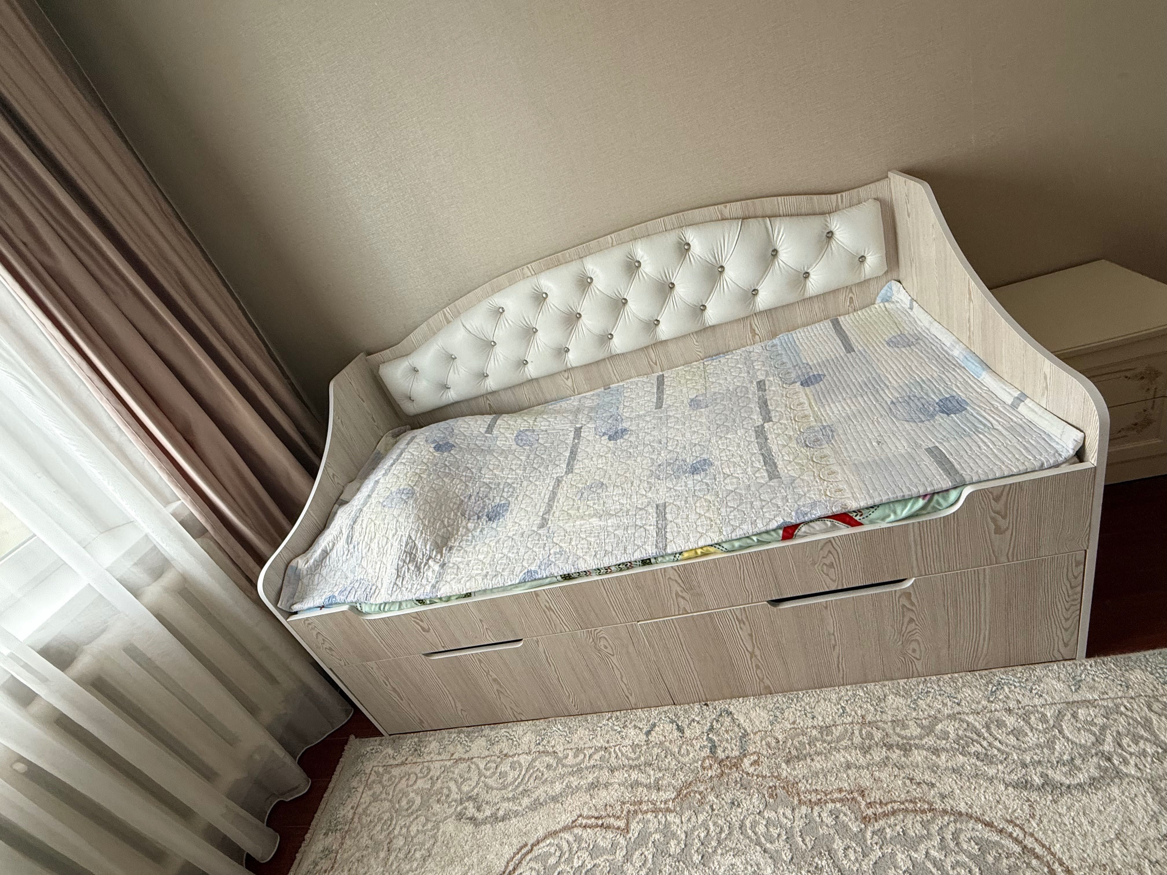Продаю кровать в хорошом сост.