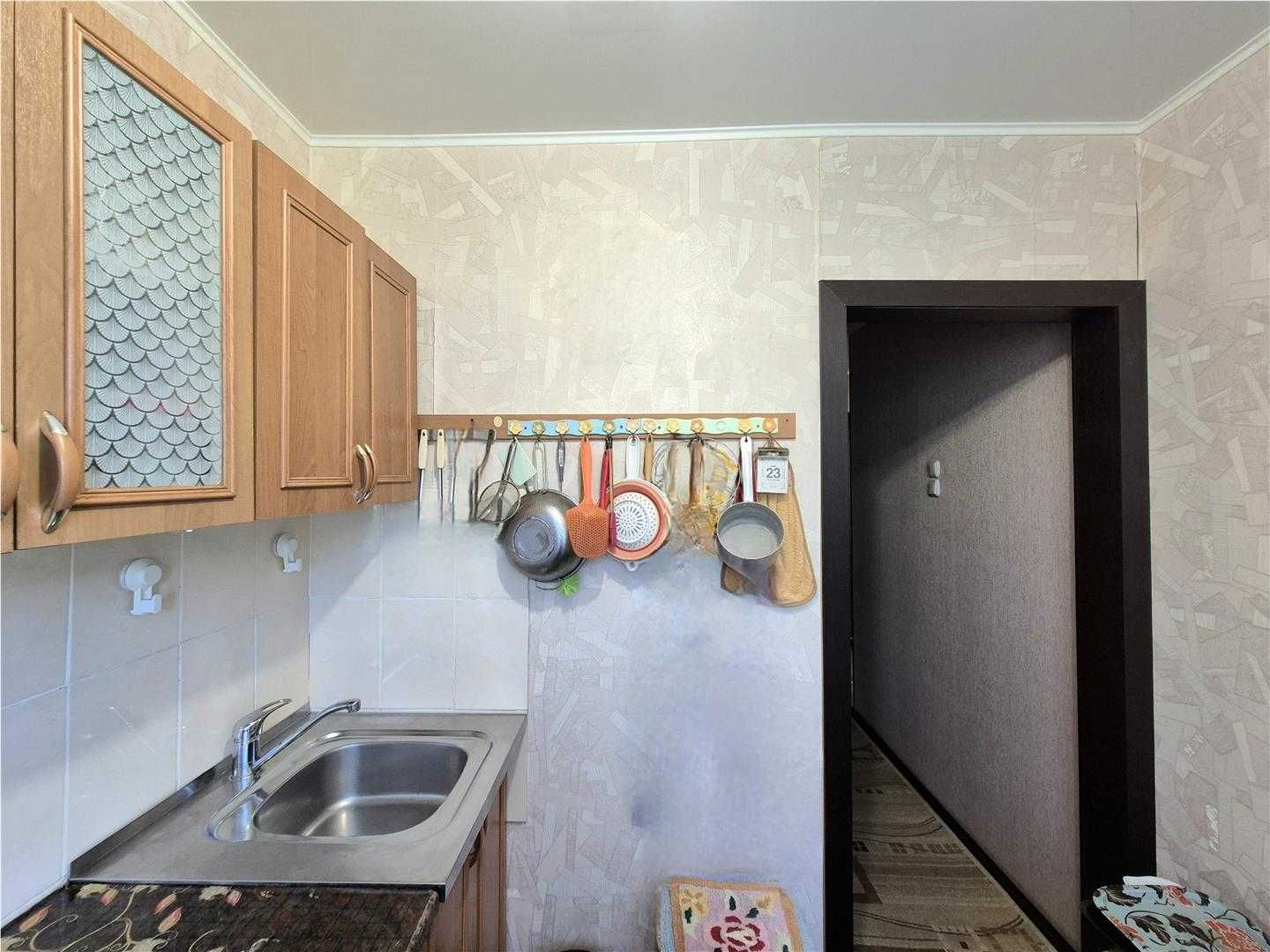 Продам 2 комн квартиру на 6 мкр на 4/5 эт