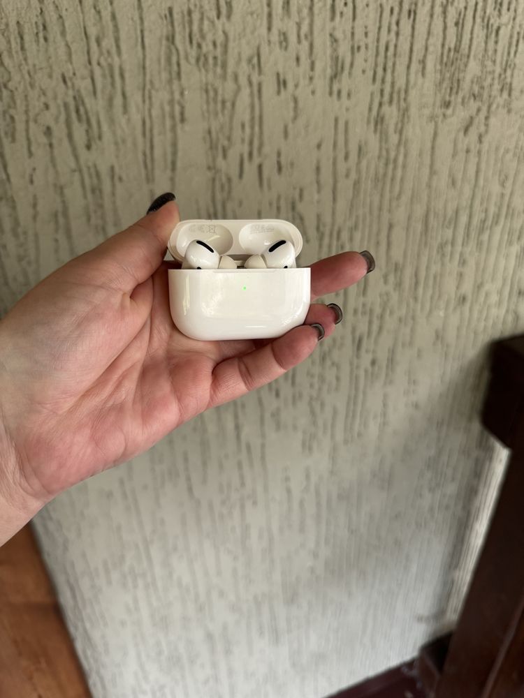 Продам наушники AirPods Pro ( 1 серии)