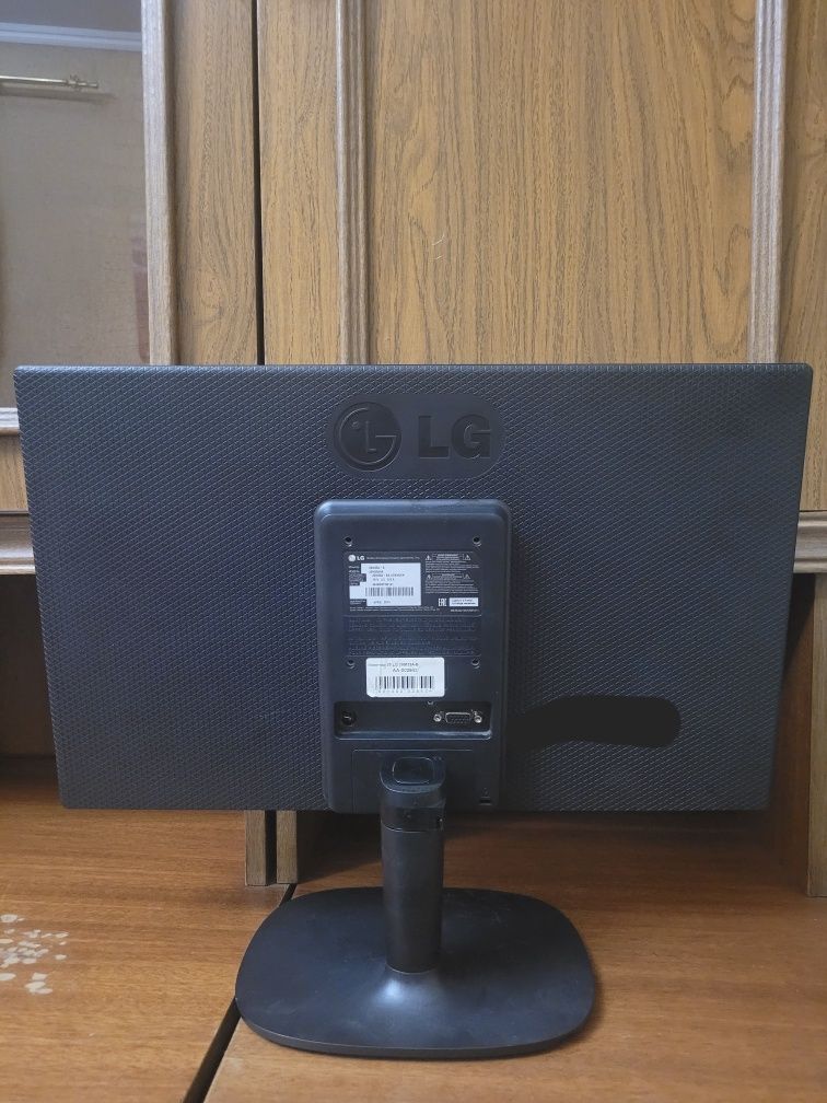 Продам монитор в хорошем состоянии LG рабочий