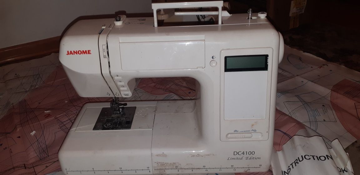 Швейная машина произв. JANOME и оверлок Merrylock