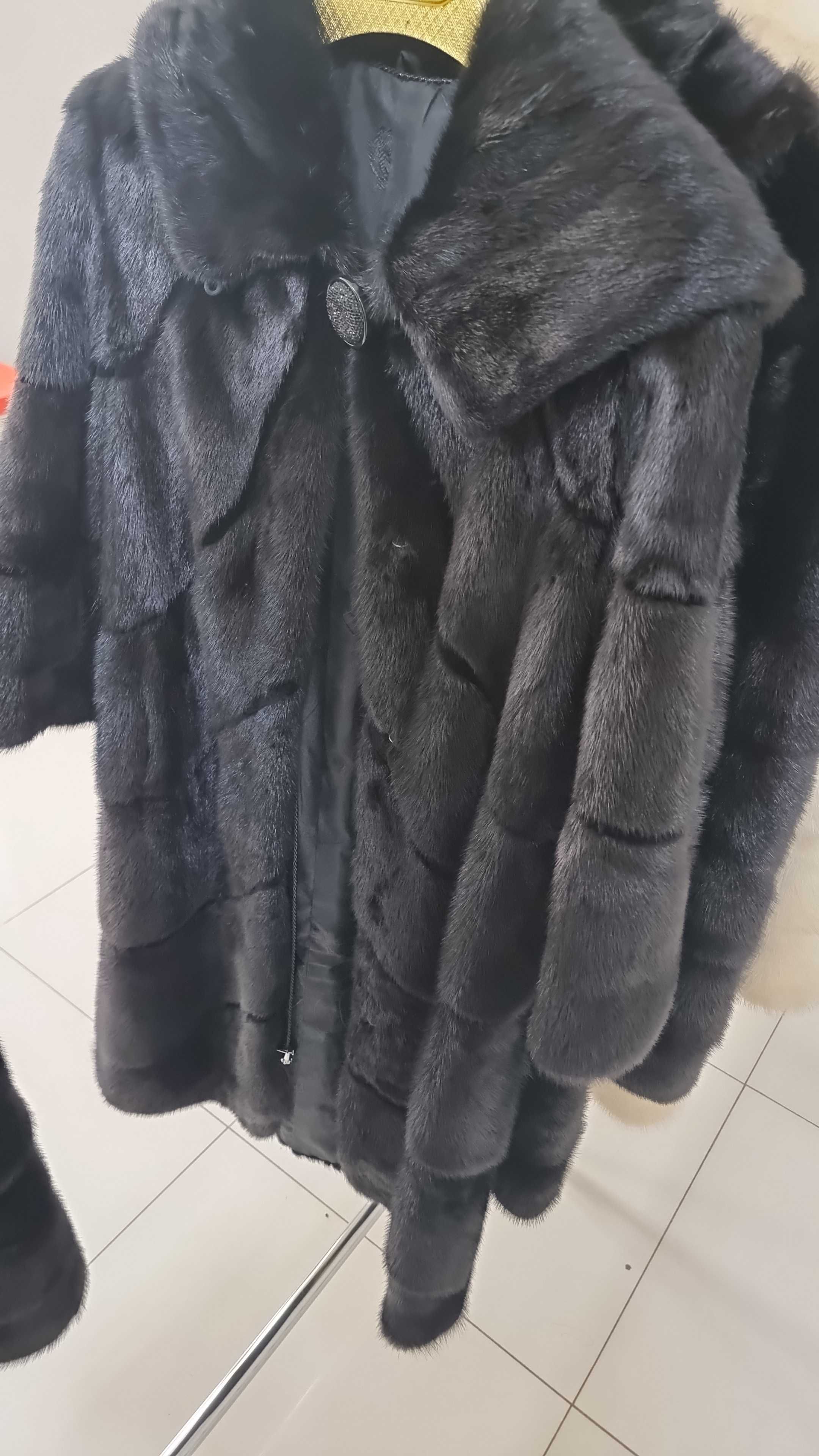 Продам норковые шубы в хорошем состоянии.
